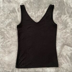 Joe Fresh Black V-Neck Tank Top Subtle Damask Pattern Size Medium Basic Layer